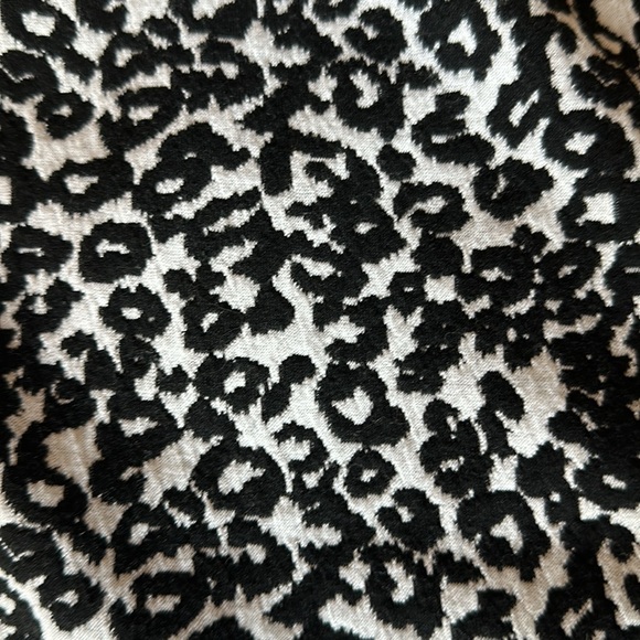 EXPRESS MINI SKIRT ANIMAL PRINT ELASTIC WAIST BLACK/WHITE STRETCH SZ MED - Picture 4 of 7